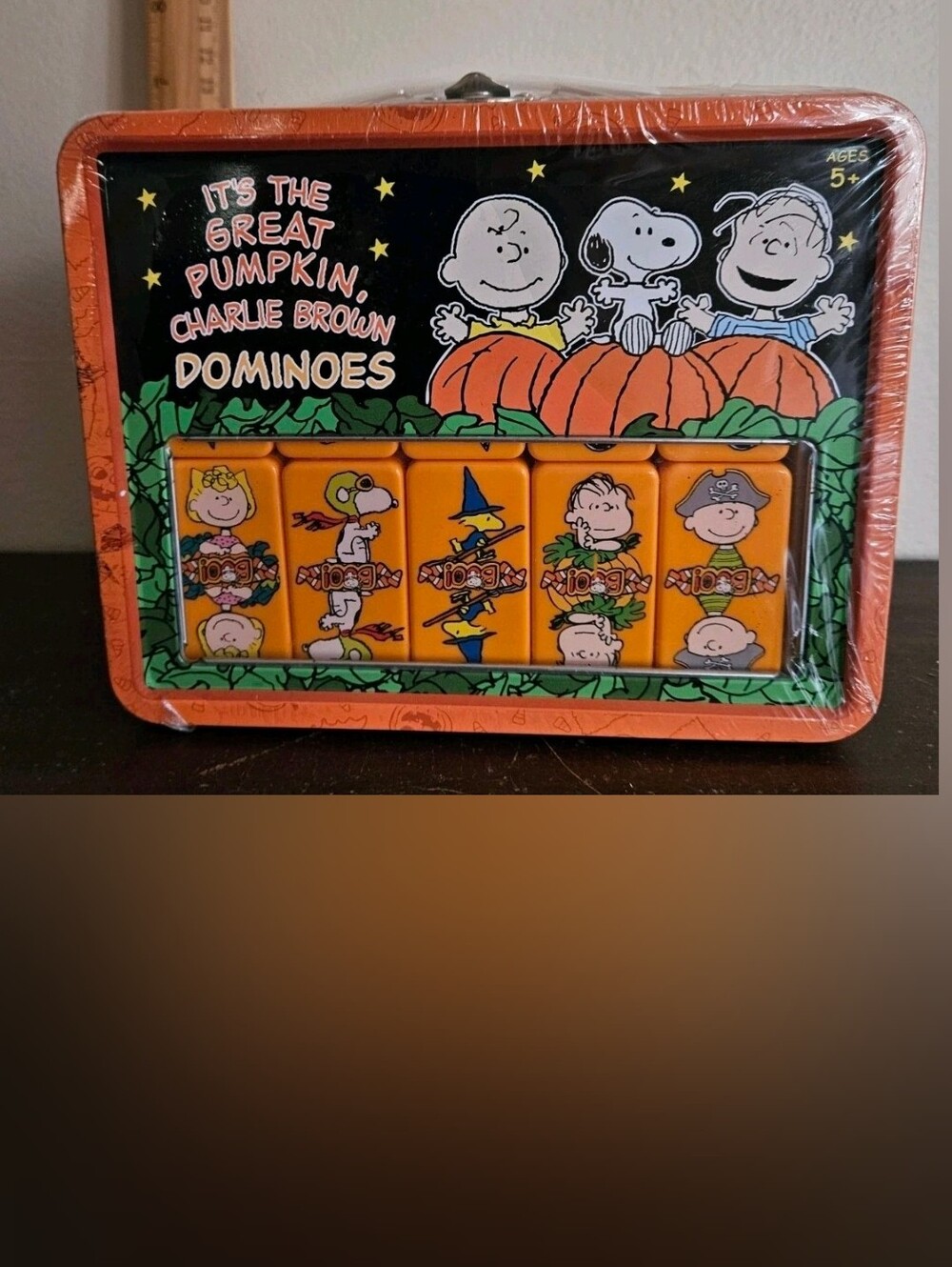 NEW Peanuts Its The Great Pumpkin Charlie Brown Dominoes In Collector Tin. 2006.